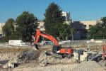 Demoliciones Borraz derriba las instalaciones de CNH en Madrid con equipos Hitachi y Metso